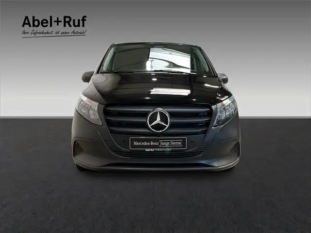 Mercedes-Benz Vito view 2