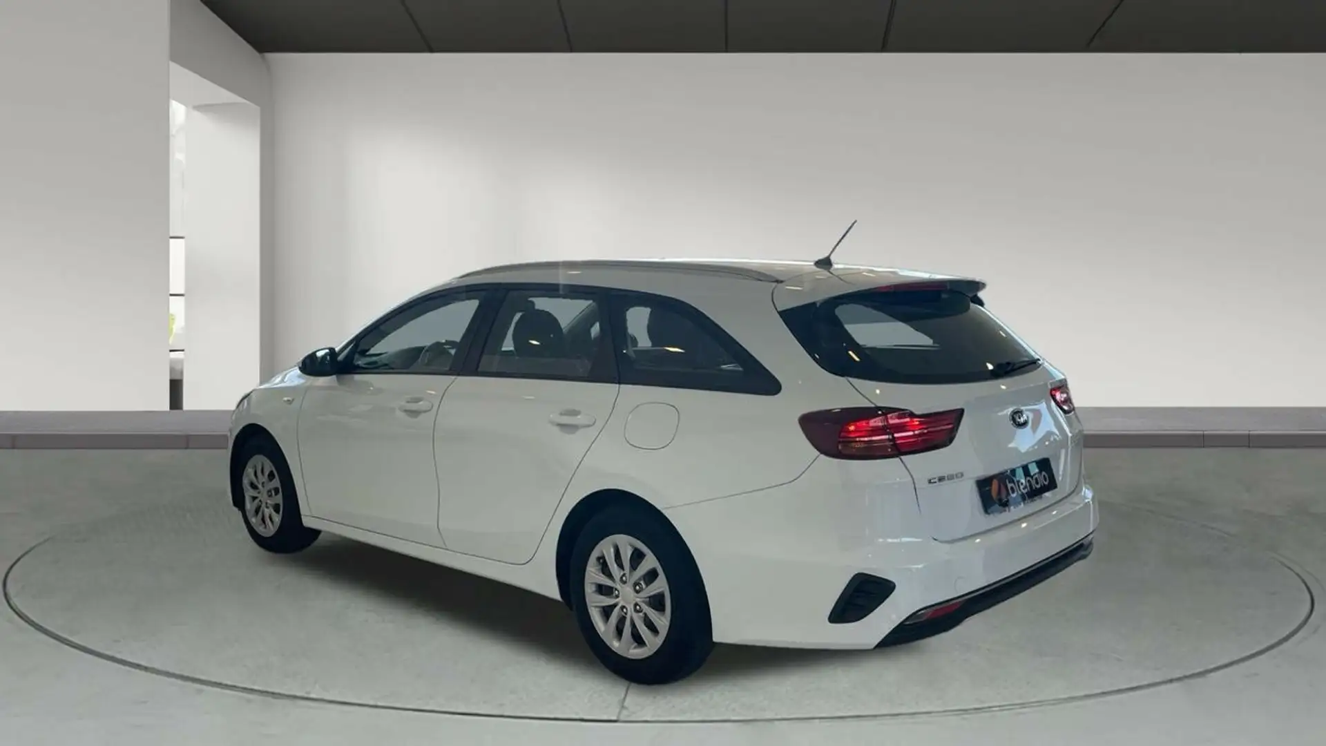 Kia 1.4 T-GDI 103KW CONCEPT TOURER 140 5P Biały - 2