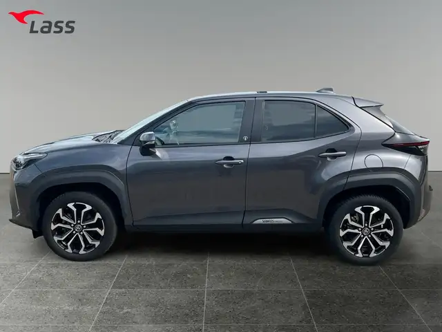 Toyota Yaris Cross view 3
