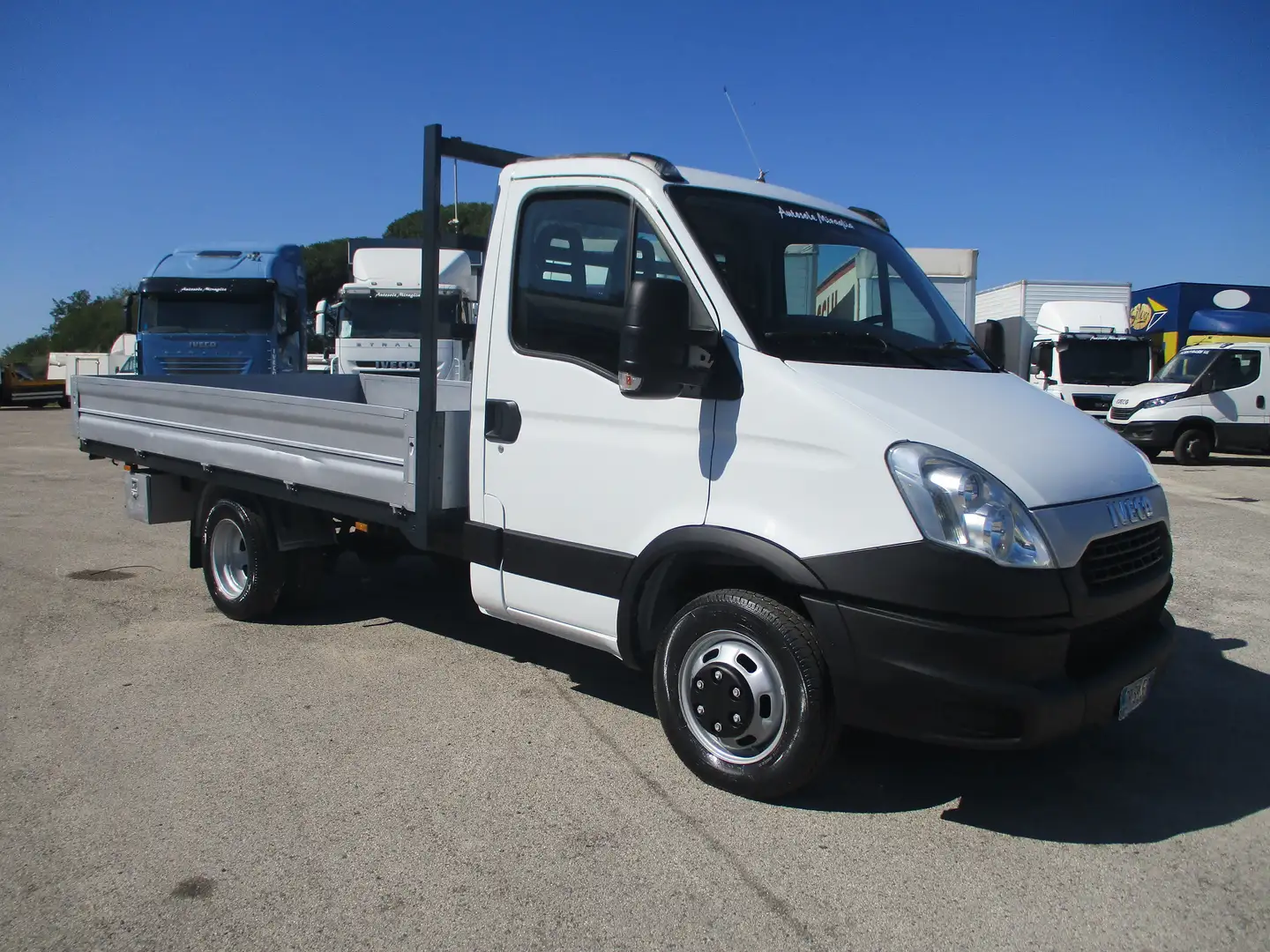 Iveco Daily 35C12 2.3 MULTIJET E5 CASSONE FISSO 4M TAGLIANDATO Bianco - 1