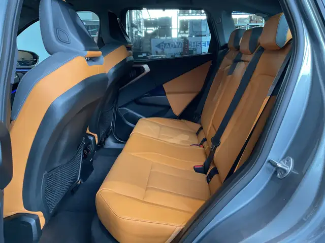 BMW X3 view 9