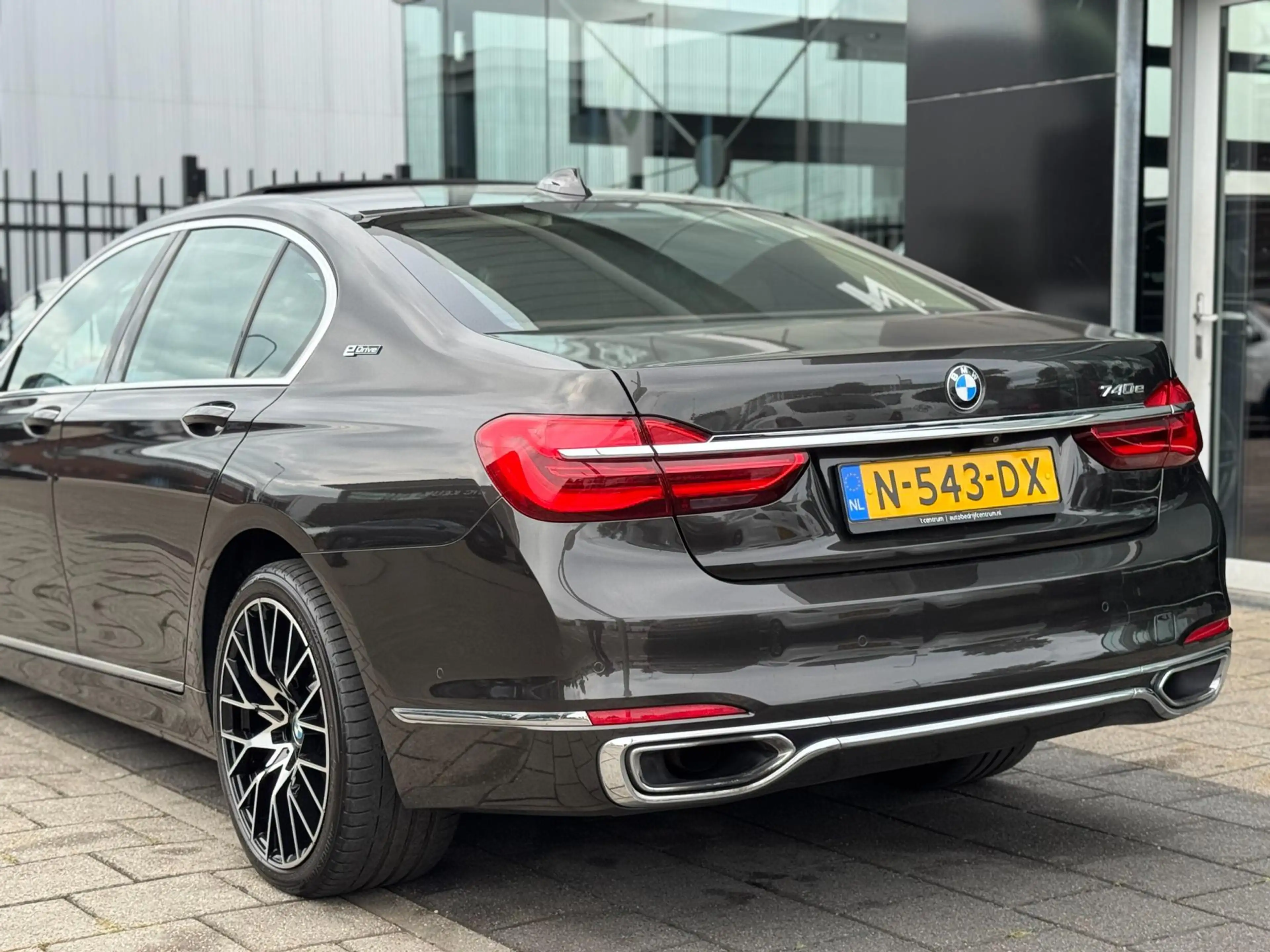 BMW 740 7-serie 740e iPerformance — photo 11