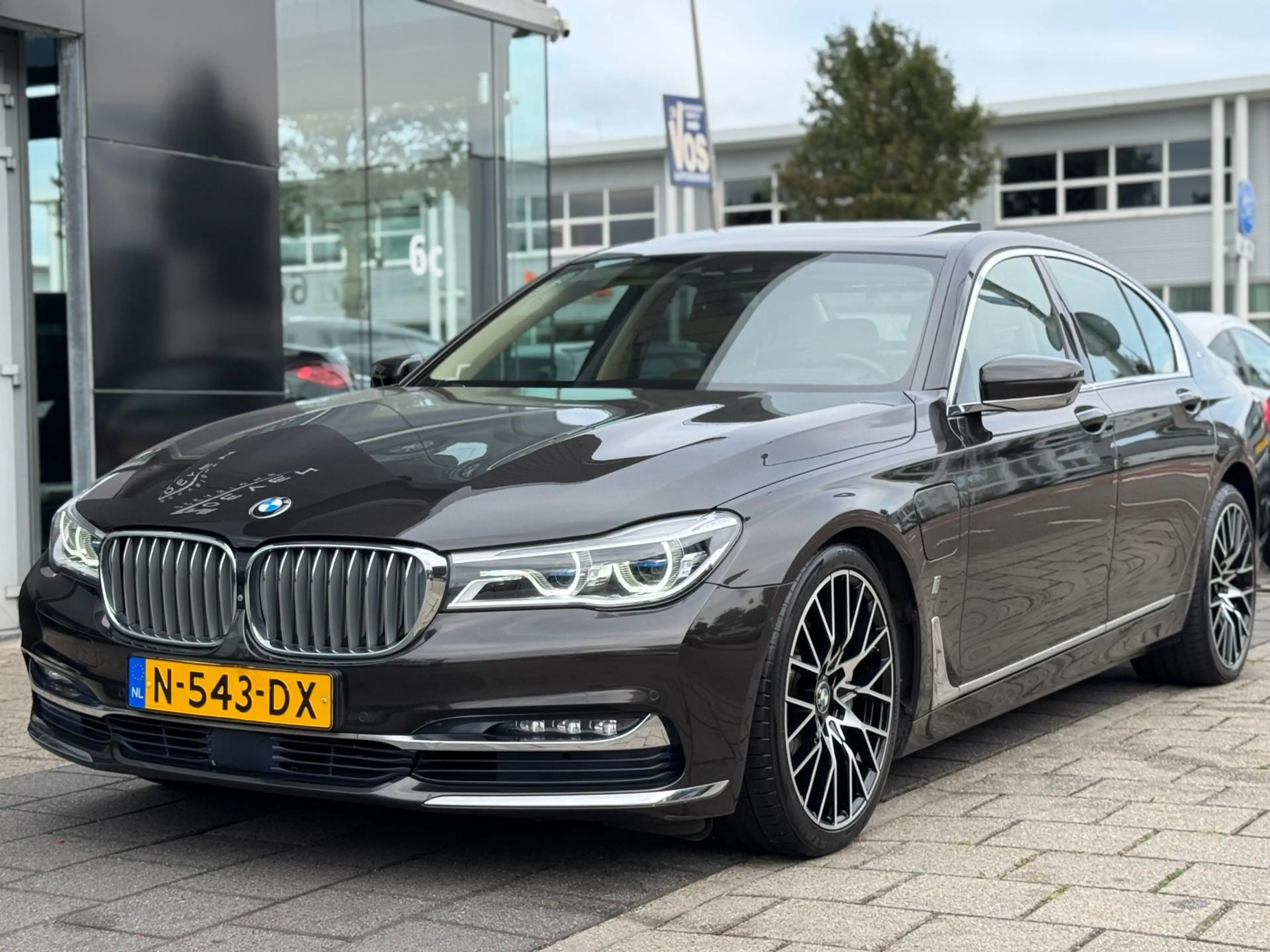 BMW 740 7-serie 740e iPerformance — photo 10