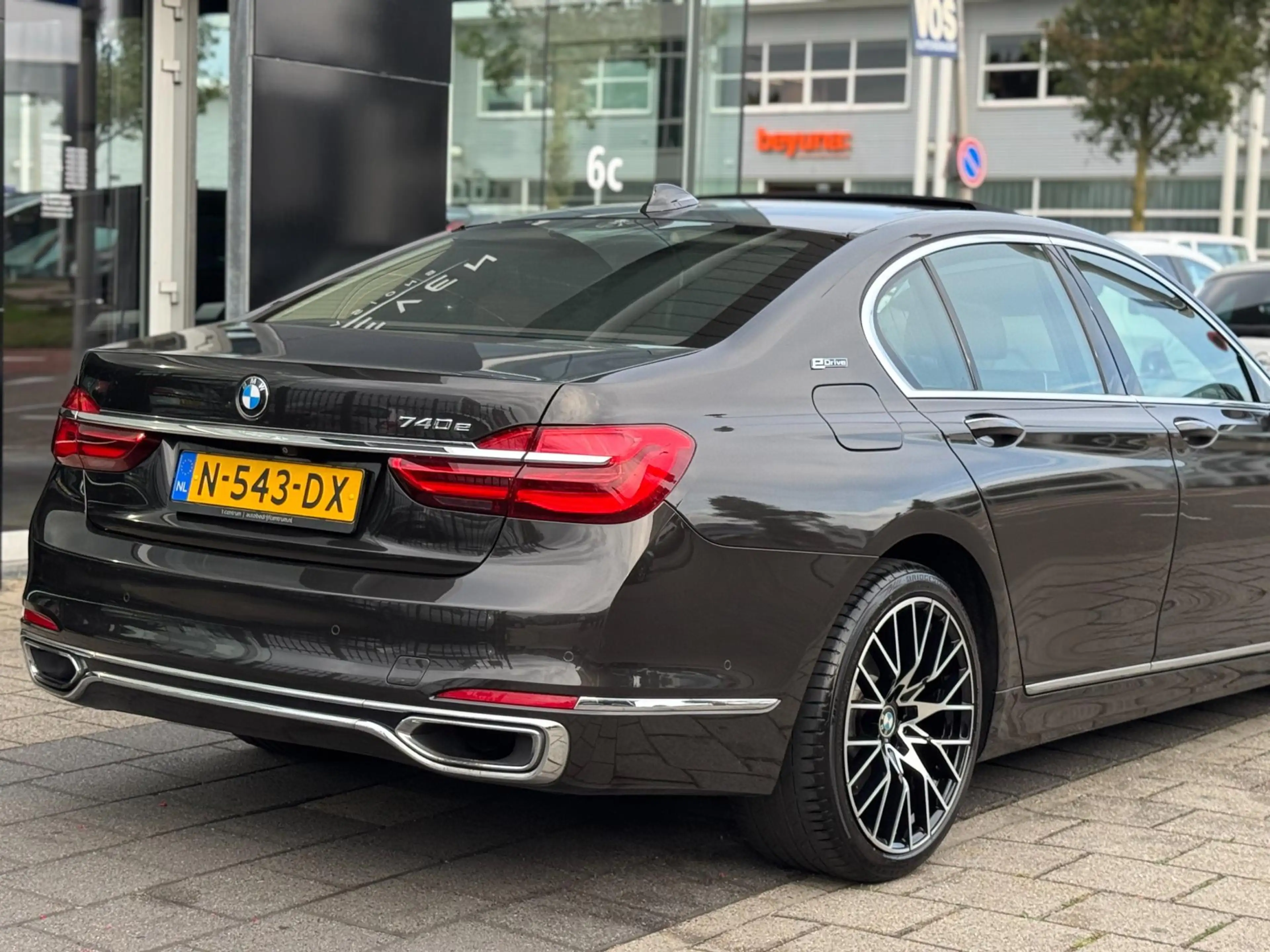 BMW 740 7-serie 740e iPerformance — photo 4