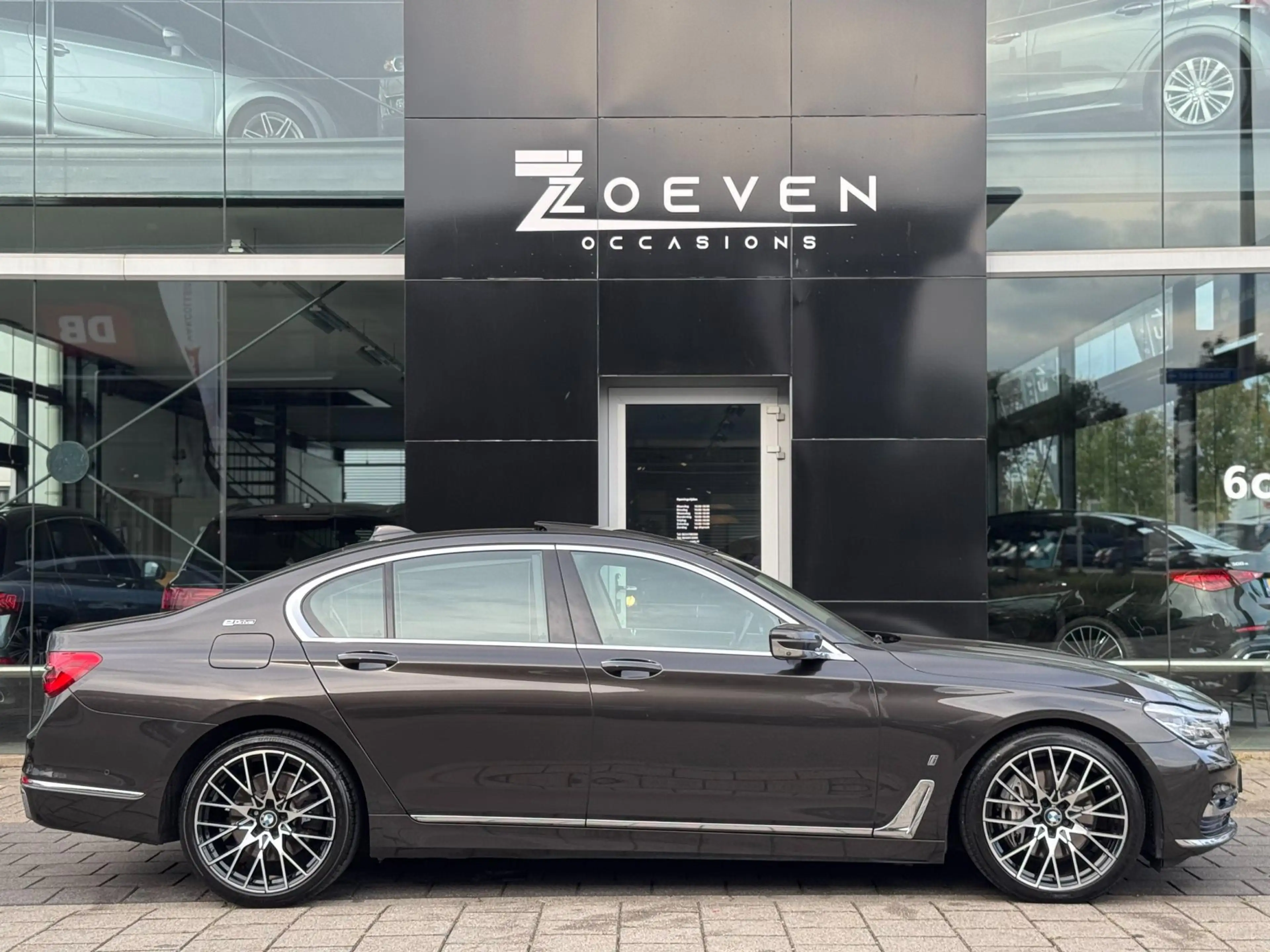 BMW 740 7-serie 740e iPerformance — photo 9