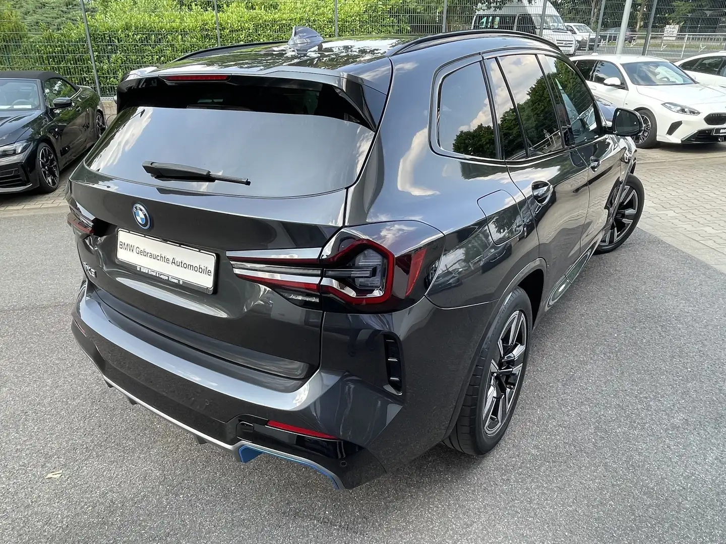 BMW iX3 FACELIFT || AHK PANO DrivingProf. Sportsitze Grau - 2