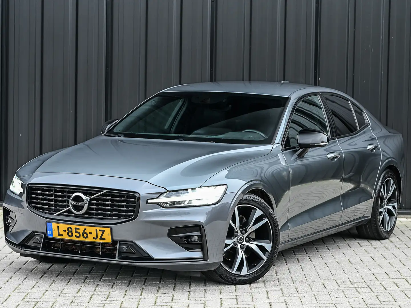 Volvo S60 2.0 B4 R-Design · NL-auto · Adaptive cruise · Stuu Gris - 2