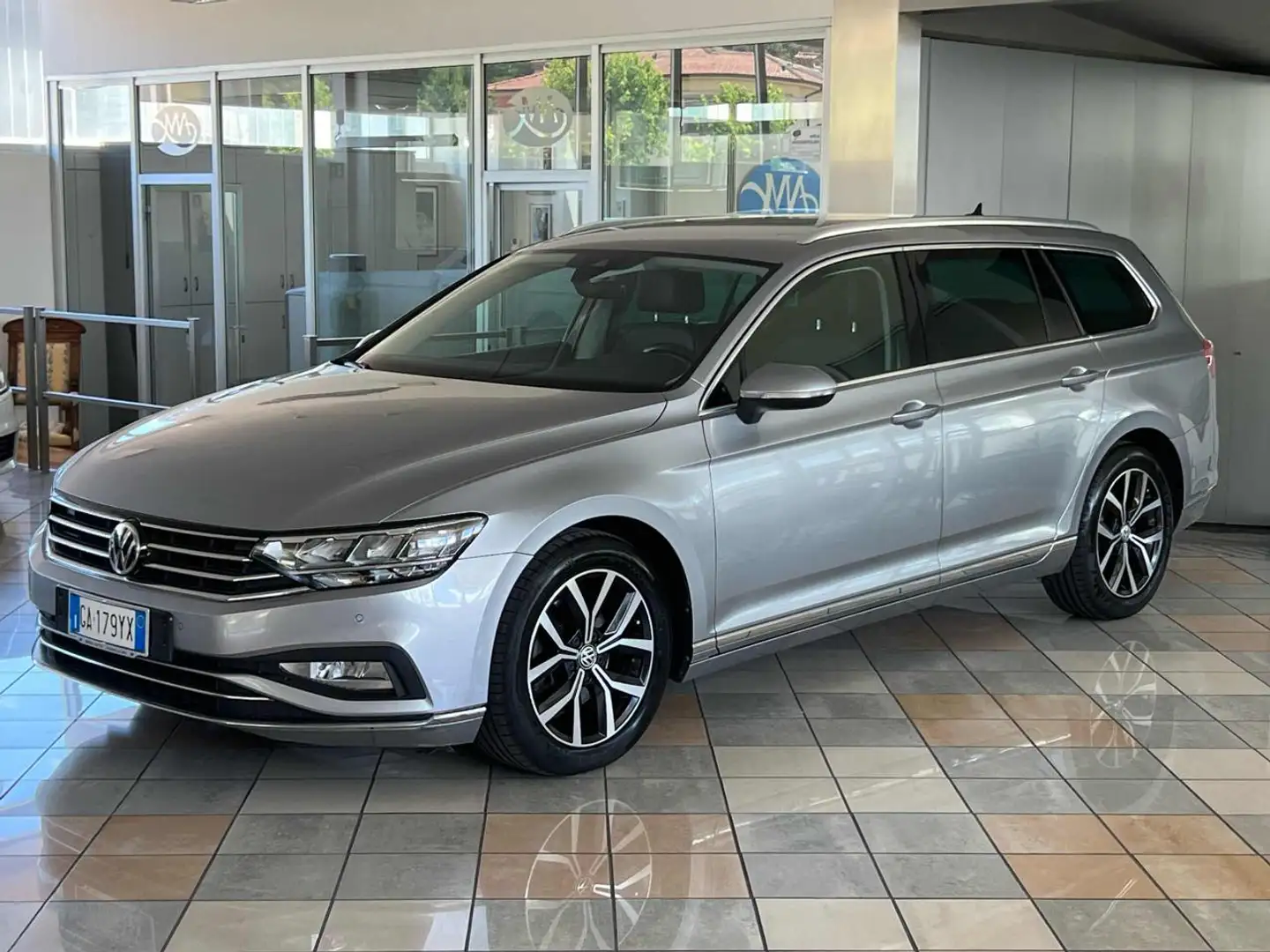 Volkswagen Passat Variant 2.0 TDI SCR EVO DSG Executive Grigio - 1