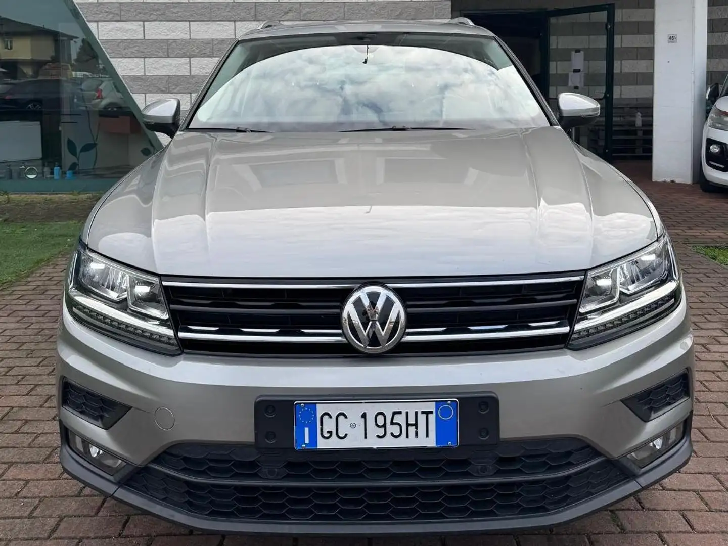 Volkswagen Tiguan 2020 2.0 TDI SCRDSG ADVANCED BLUEMOTION TECHNOLOGY Zilver - 1