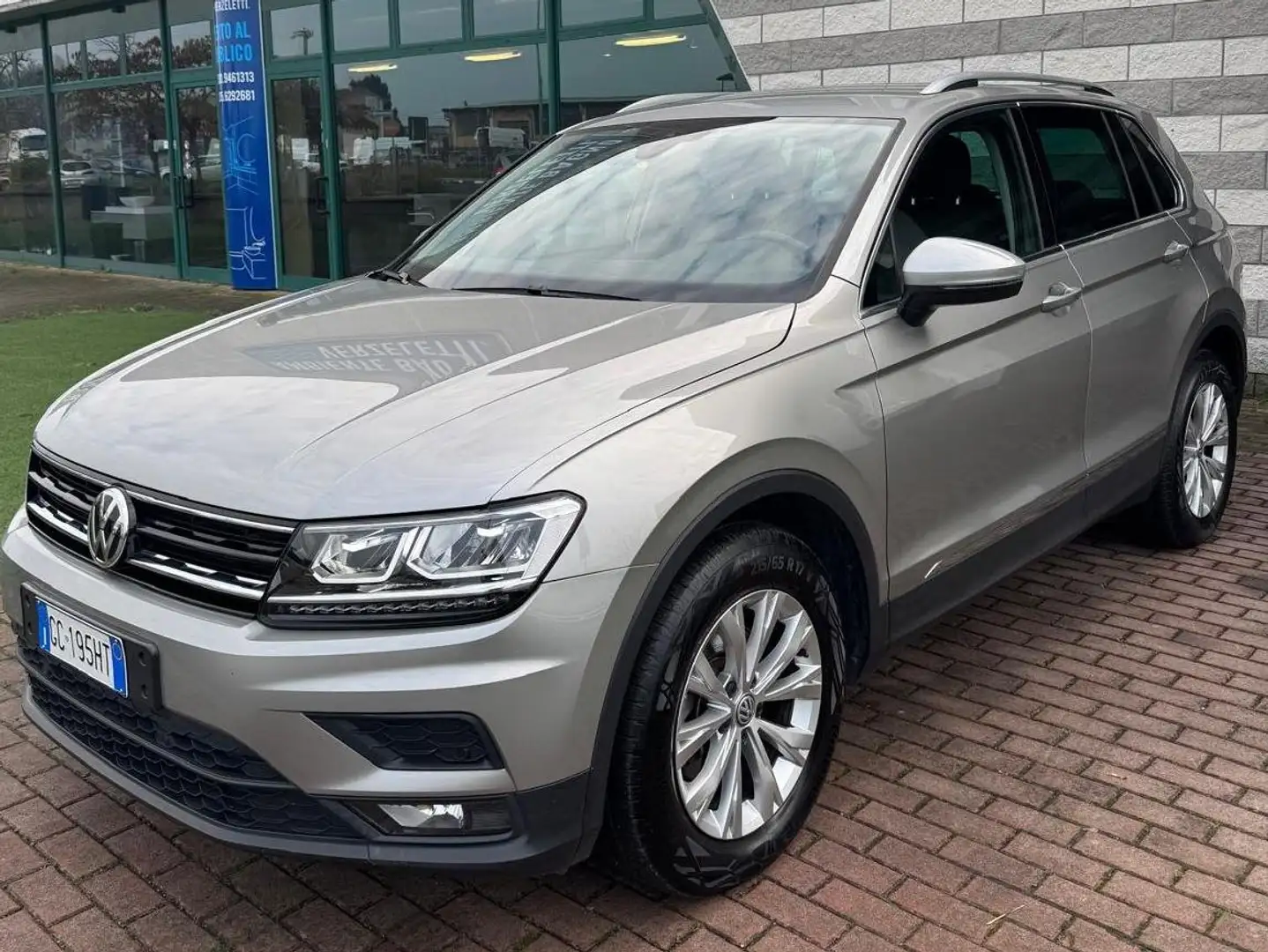 Volkswagen Tiguan 2020 2.0 TDI SCRDSG ADVANCED BLUEMOTION TECHNOLOGY Zilver - 2