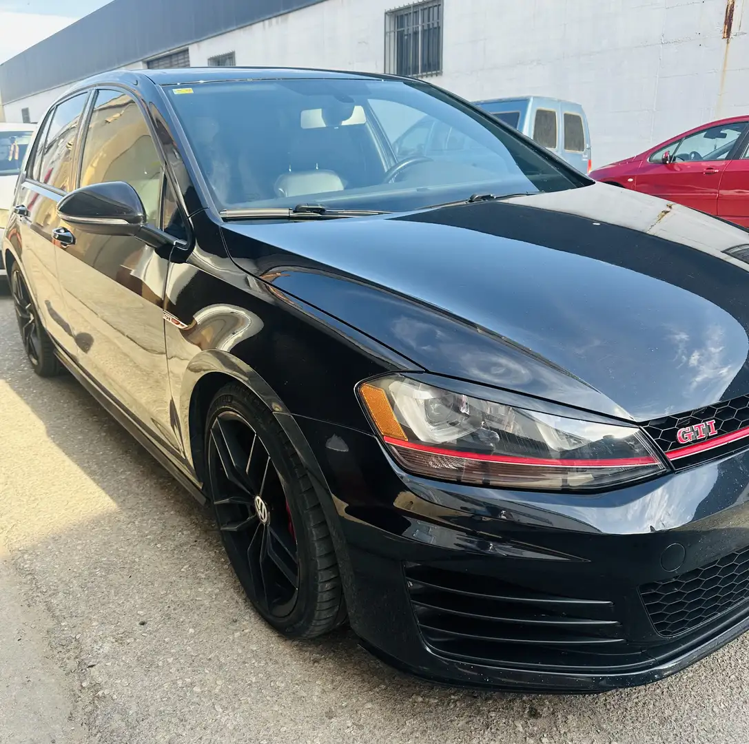 Volkswagen Golf GTI 2.0 TSI 169kW - 1