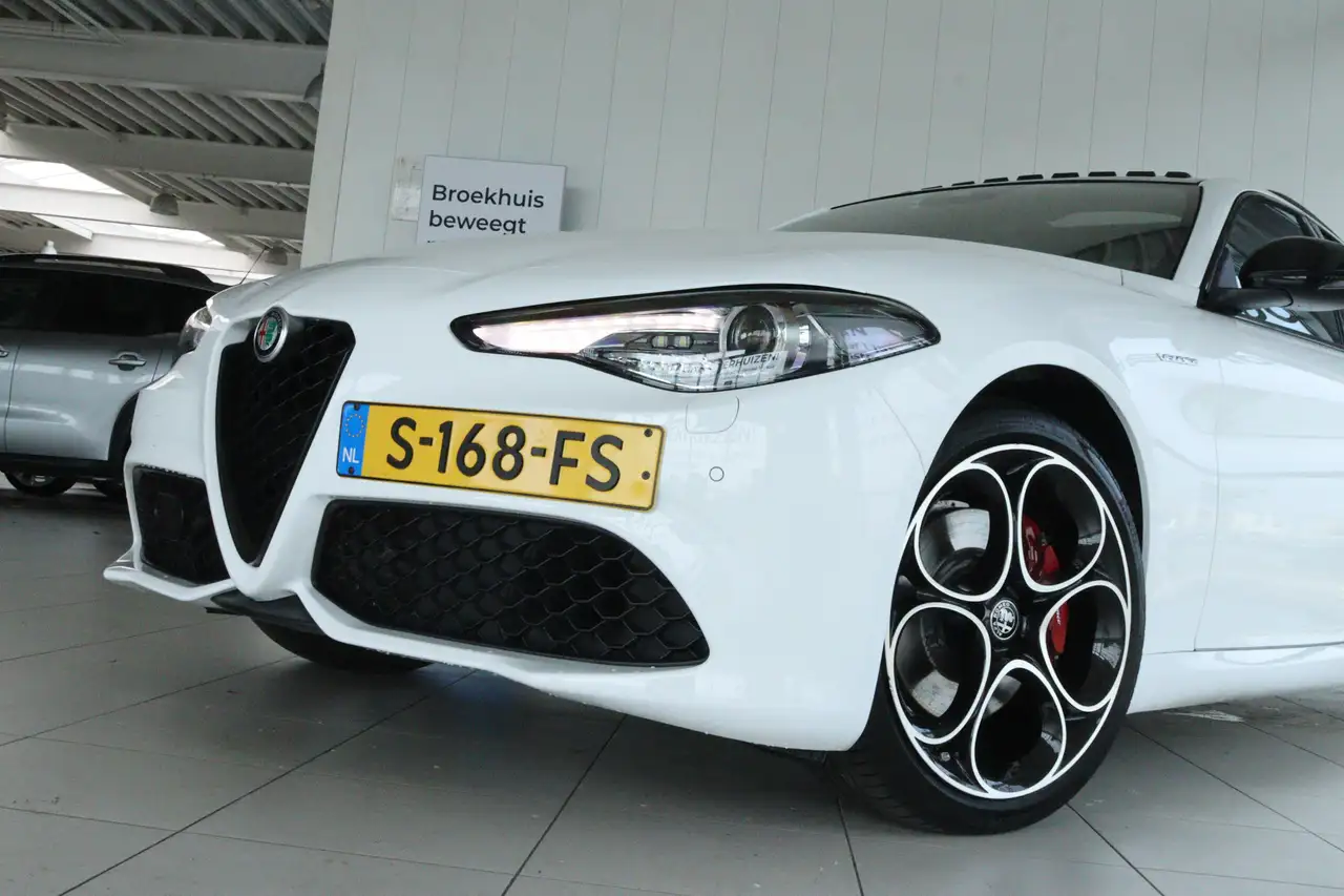 Alfa Romeo Giulia 2023 — фото 14
