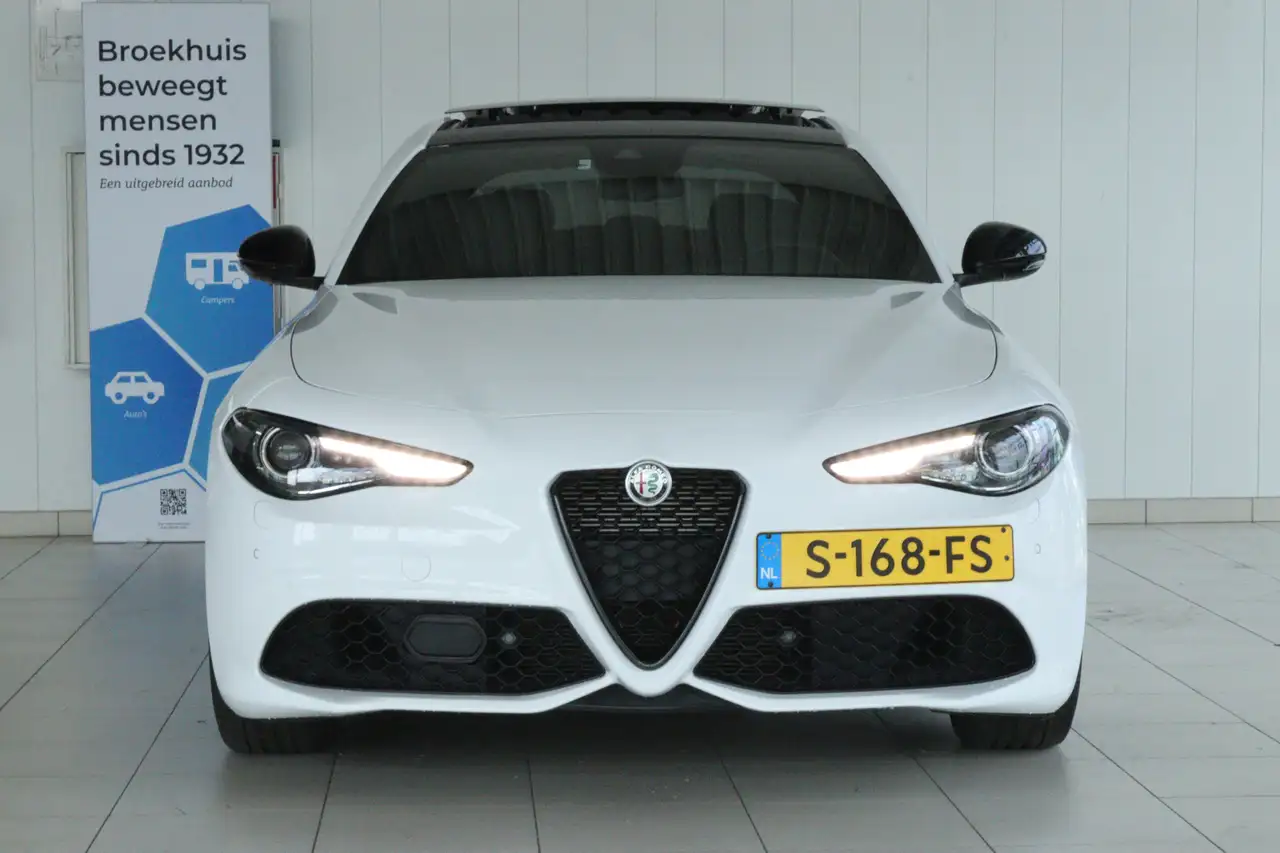 Alfa Romeo Giulia 2023 — фото 15