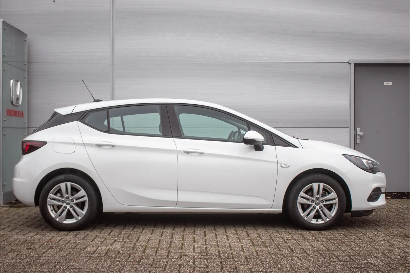 Opel Astra 1.2 Edition - All-in rijklrprs | navi | camera! Wit - 2