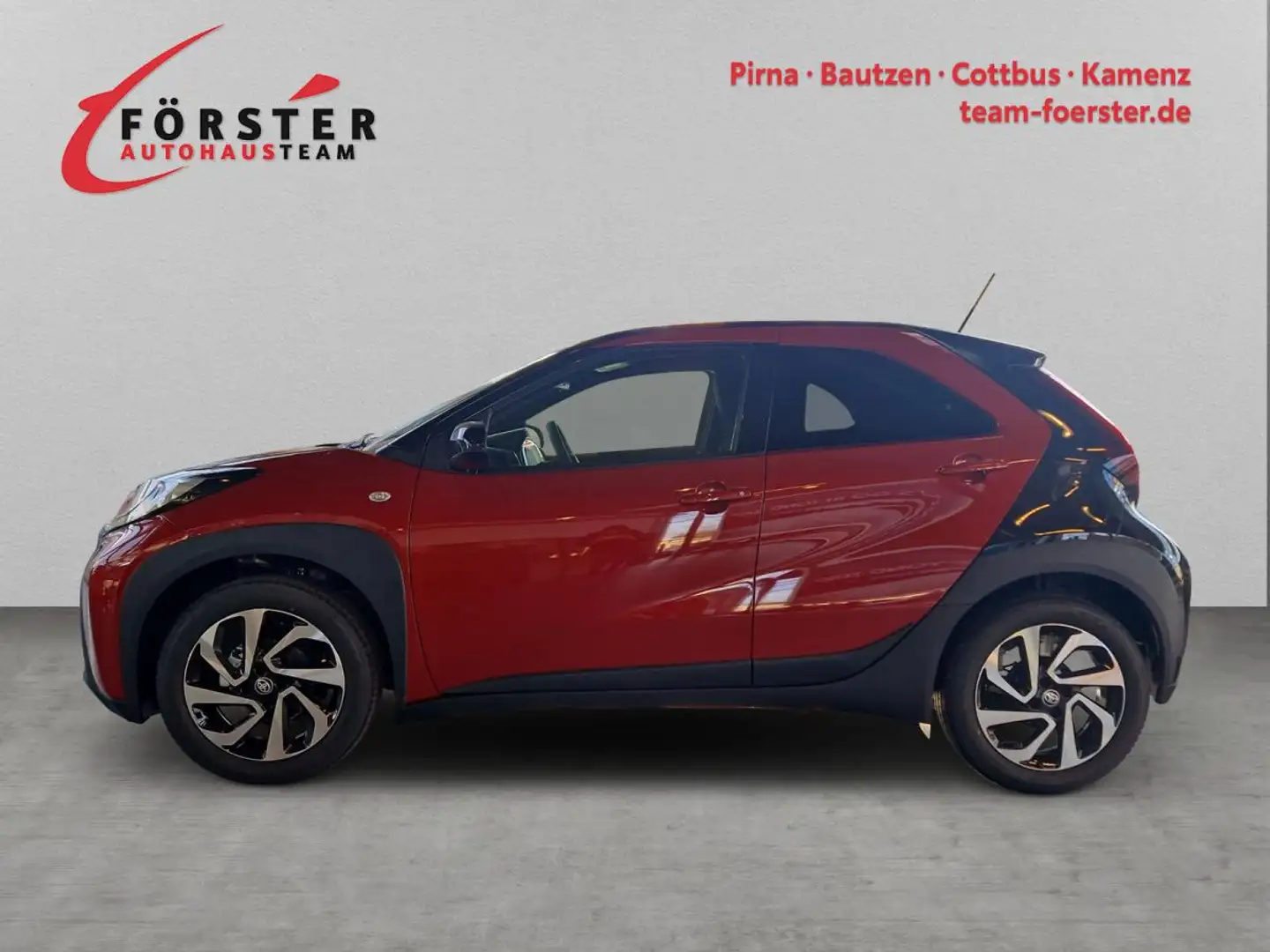 Toyota Aygo X 1,0-l-VVT-i 5-Türer Teamplayer Rot - 2