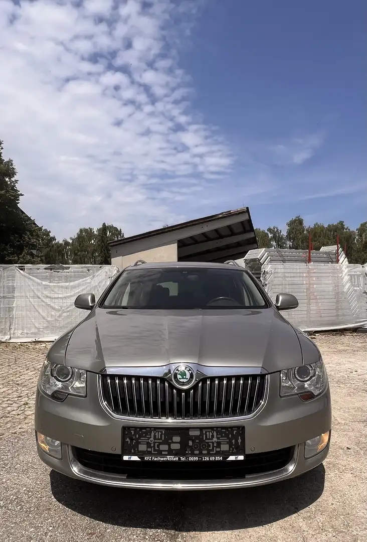 Skoda Superb Combi 4x4 Ambition 2,0 TDI CR DPF DSG Beige - 2