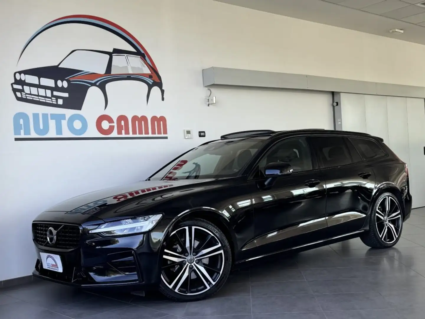 Volvo V60 B4 (d) MHEV aut. Ultimate Dark R-Design Tetto Zwart - 1