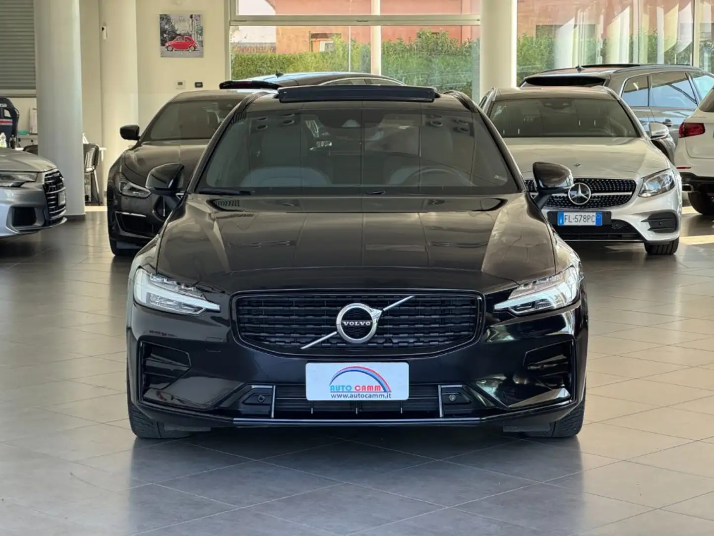 Volvo V60 B4 (d) MHEV aut. Ultimate Dark R-Design Tetto Zwart - 2