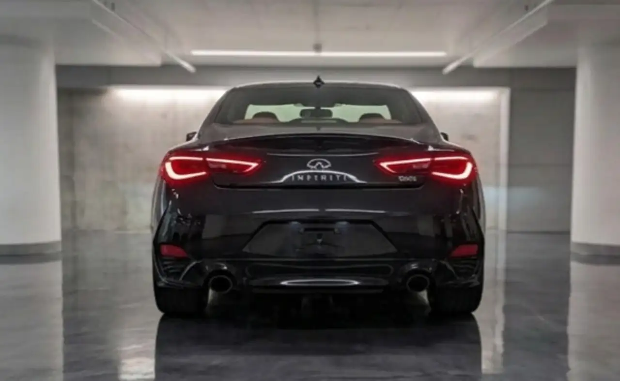Infiniti Q60 снимка Infiniti Q60