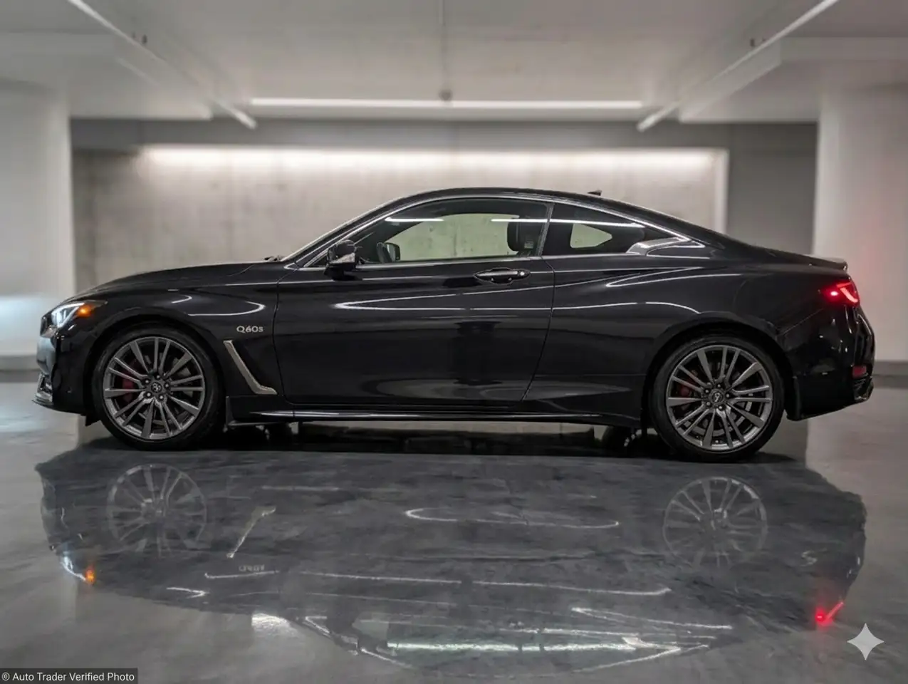 Infiniti Q60 снимка Infiniti Q60