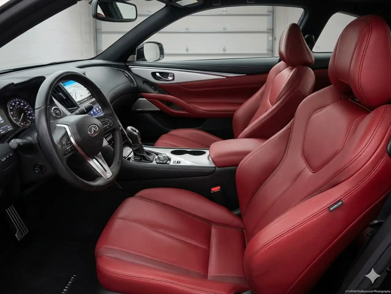 Infiniti Q60 снимка Infiniti Q60