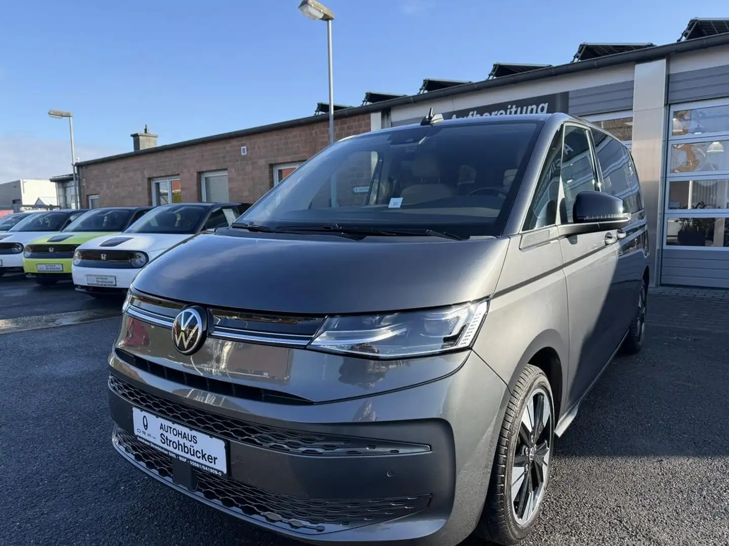 Volkswagen T7 Multivan 2,0 TDI Life DSG Matrix Harman/Kardon 19" Gris - 2