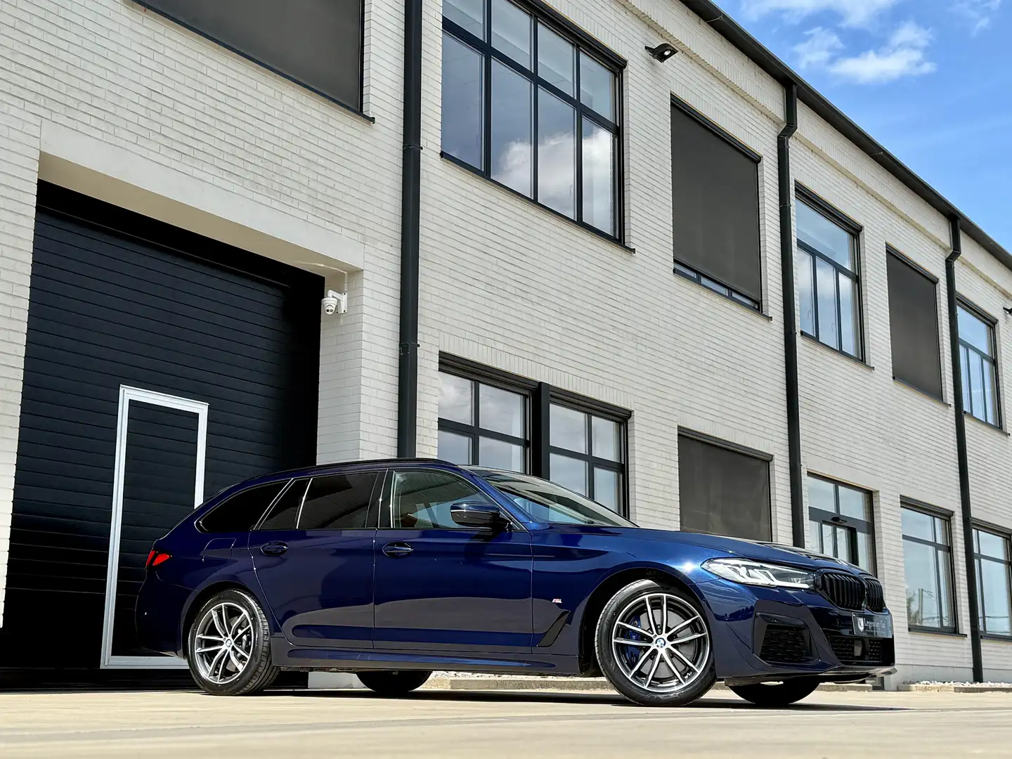 BMW 530 E Hybrid Touring " M-PACKAGE/INDIVIDUAL/LED " Bleu - 2
