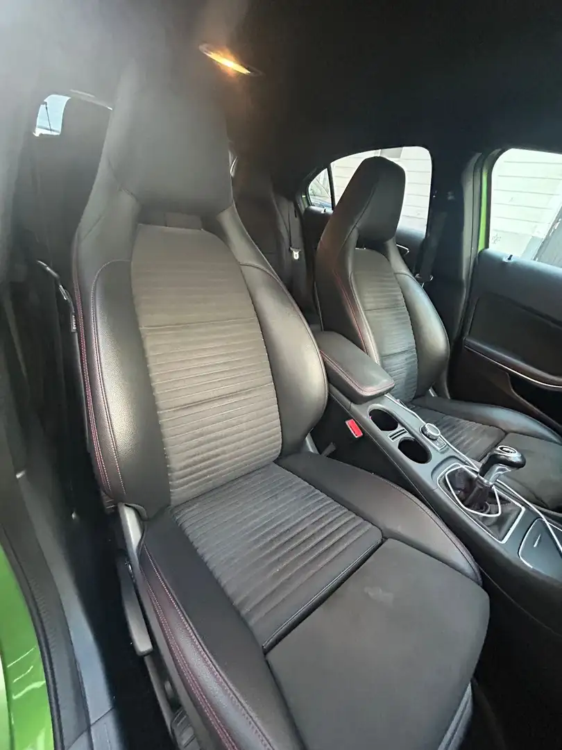 Mercedes-Benz A 180 AMG Line - 2