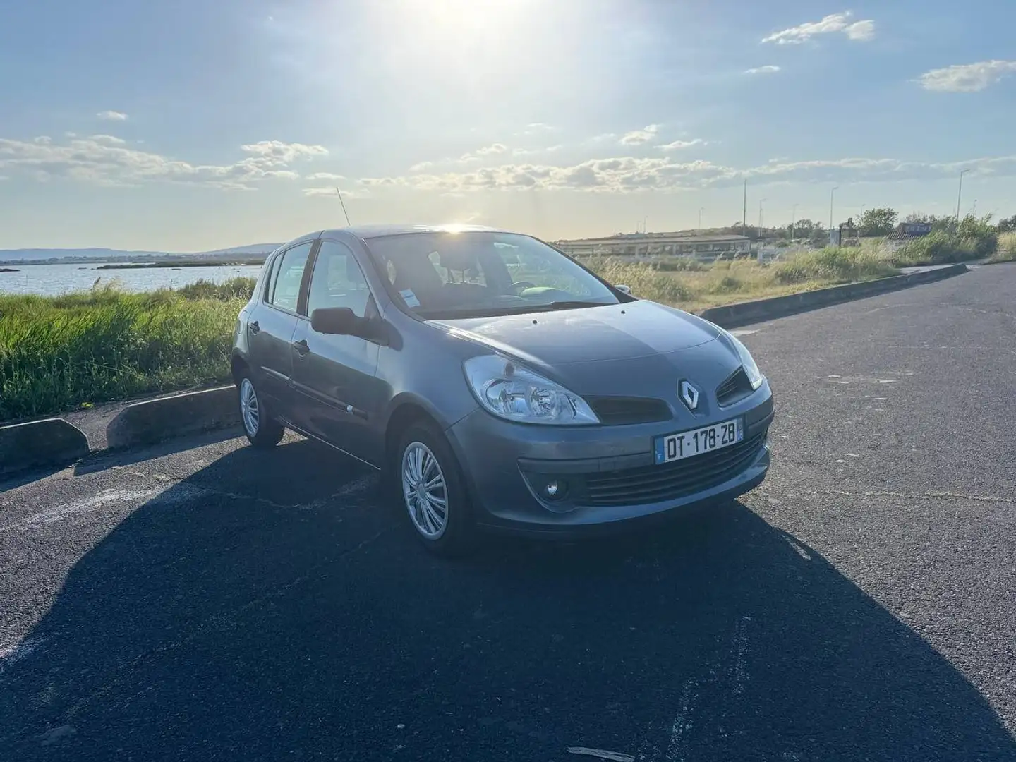 Renault Clio Clio 1.2 16V 75 Confort Pack Clim Expression Grau - 2