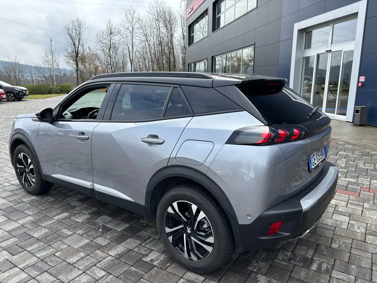 Peugeot 2008 2008 1.2 puretech GT s Grigio - 2