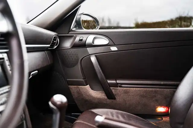 Porsche 911 view 15