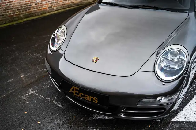 Porsche 911 view 14