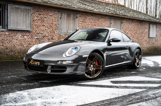 Porsche 911 view 2