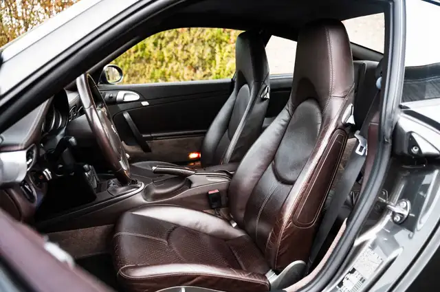 Porsche 911 view 6