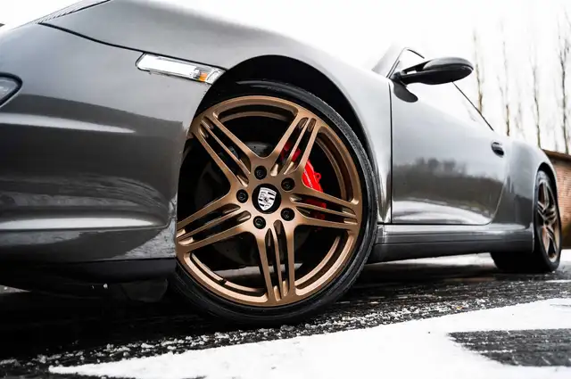 Porsche 911 view 12