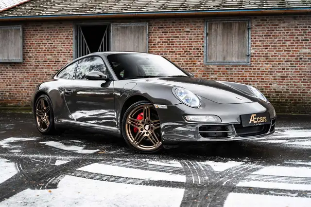 Porsche 911 main image