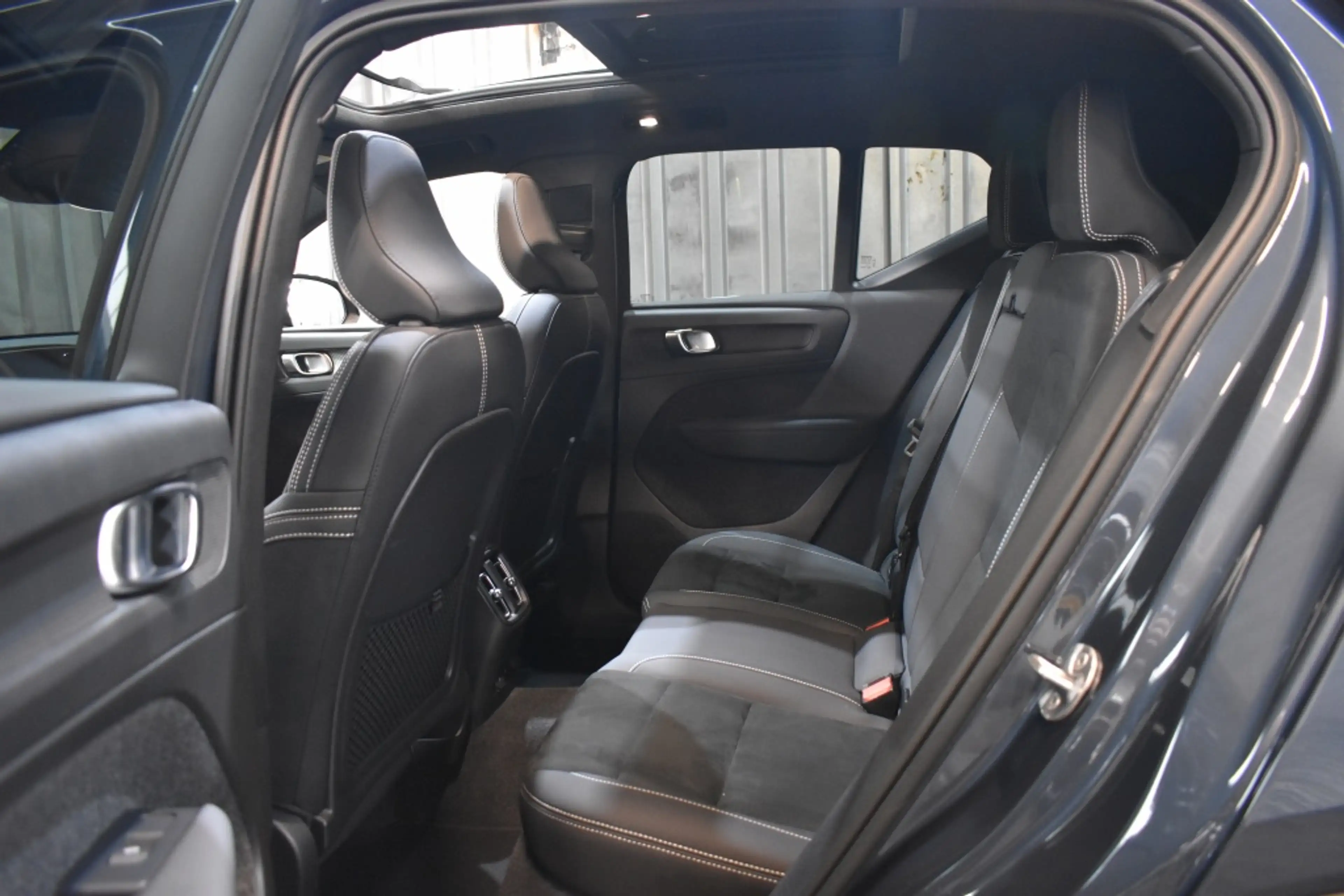 Volvo EX40 Twin 408pk/82kWh Black Edition Ultra Europa | Geti — photo 26