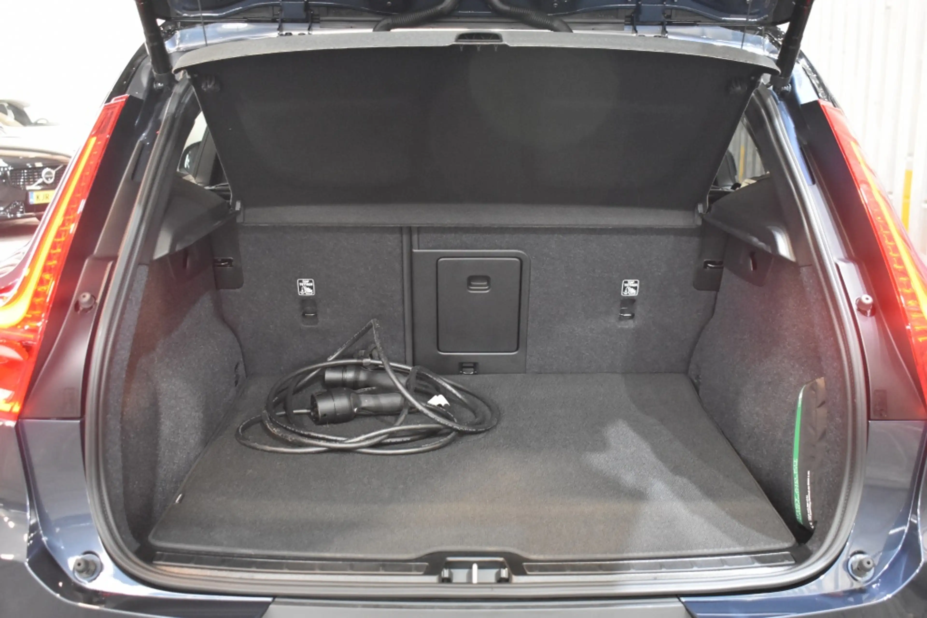 Volvo EX40 Twin 408pk/82kWh Black Edition Ultra Europa | Geti — photo 28