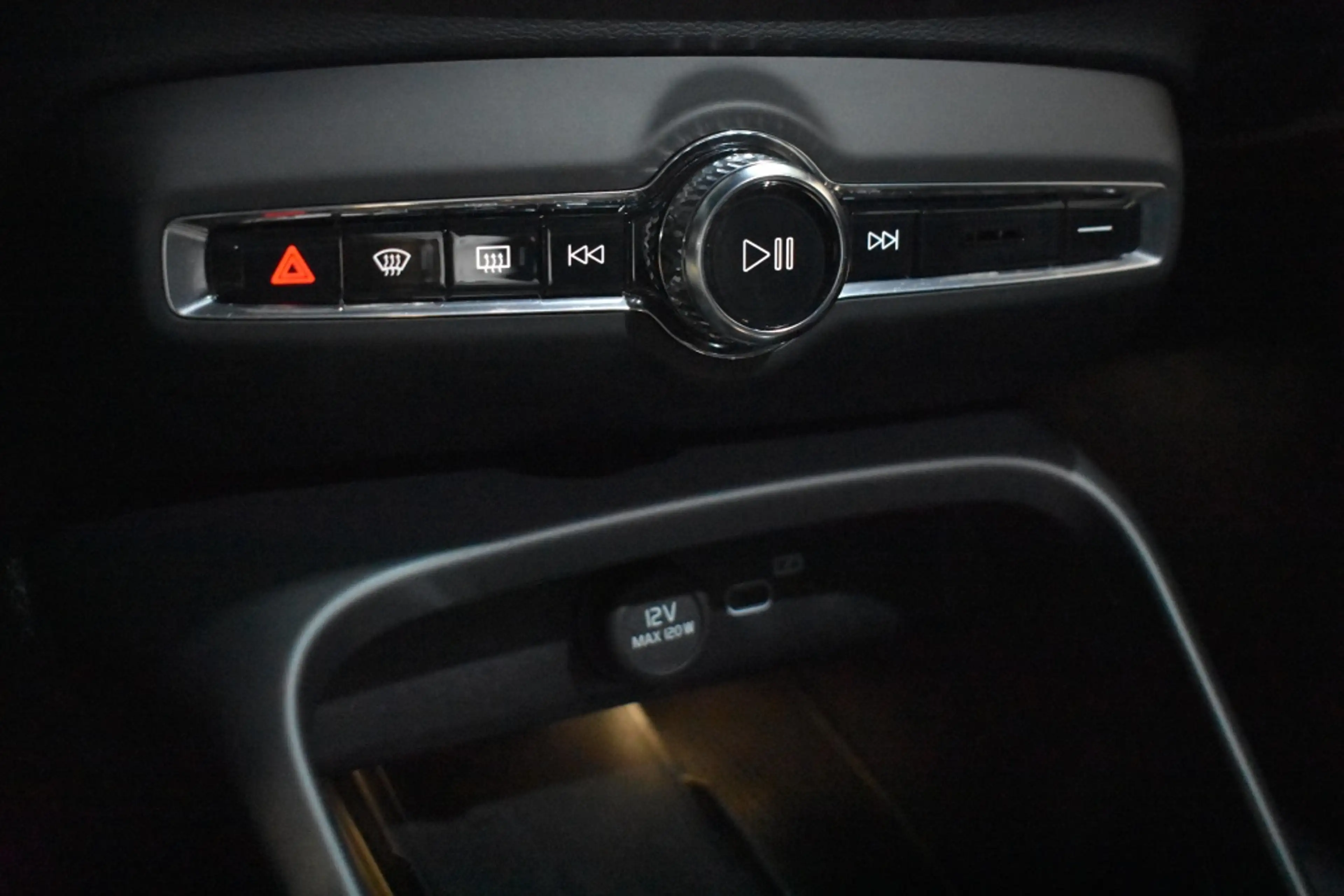 Volvo EX40 Twin 408pk/82kWh Black Edition Ultra Europa | Geti — photo 23
