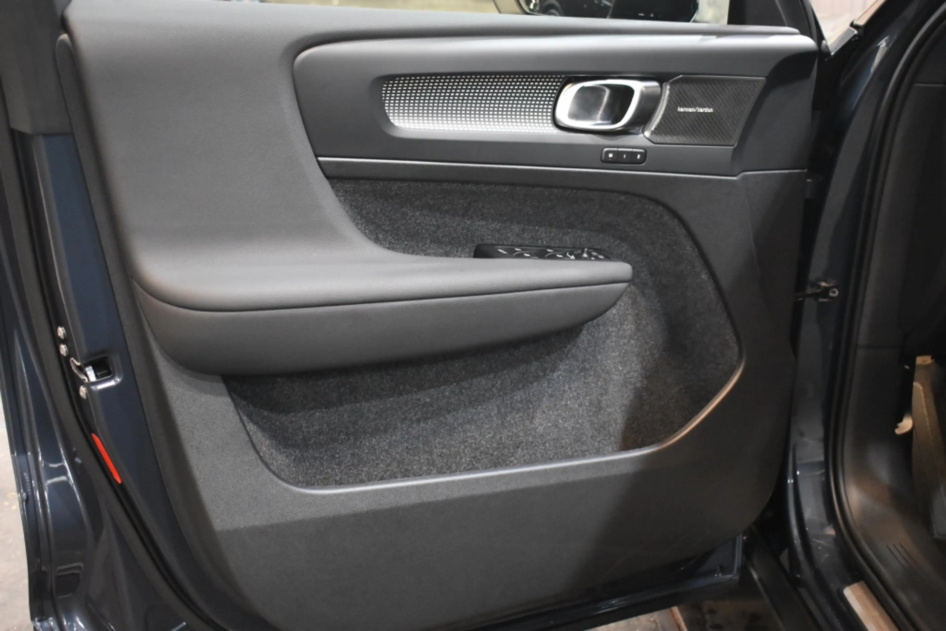 Volvo EX40 Twin 408pk/82kWh Black Edition Ultra Europa | Geti — photo 8