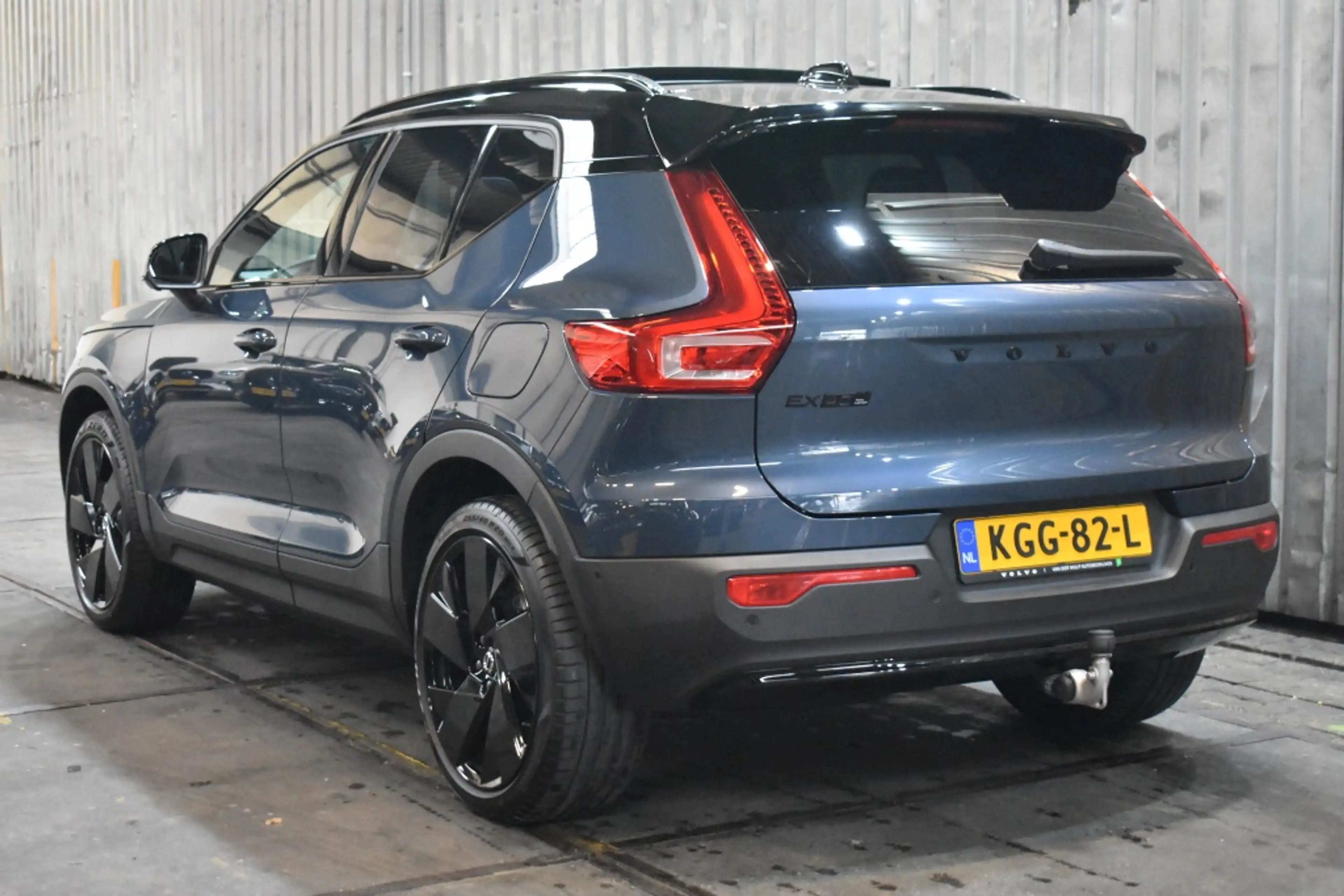 Volvo EX40 Twin 408pk/82kWh Black Edition Ultra Europa | Geti — photo 2