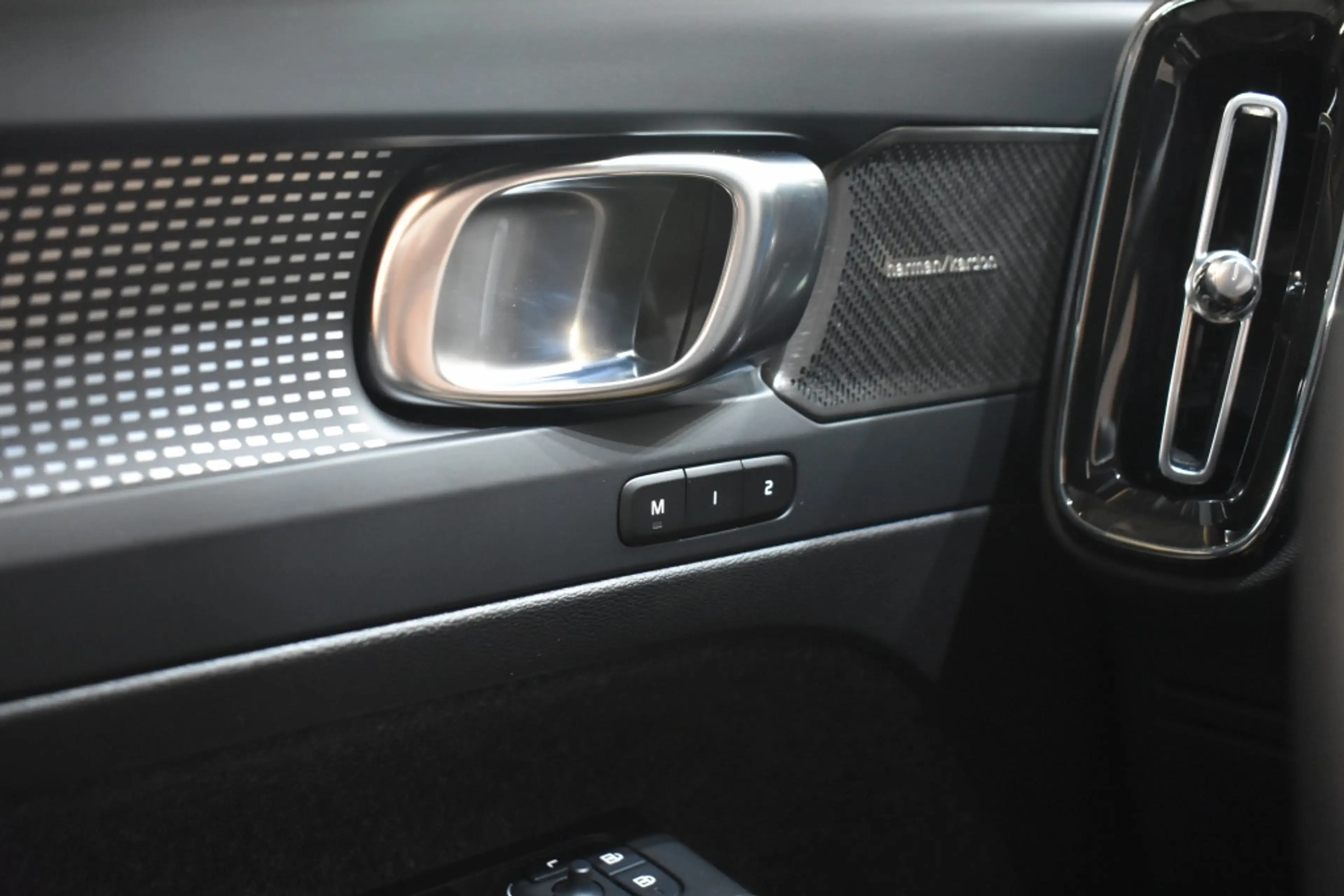 Volvo EX40 Twin 408pk/82kWh Black Edition Ultra Europa | Geti — photo 13
