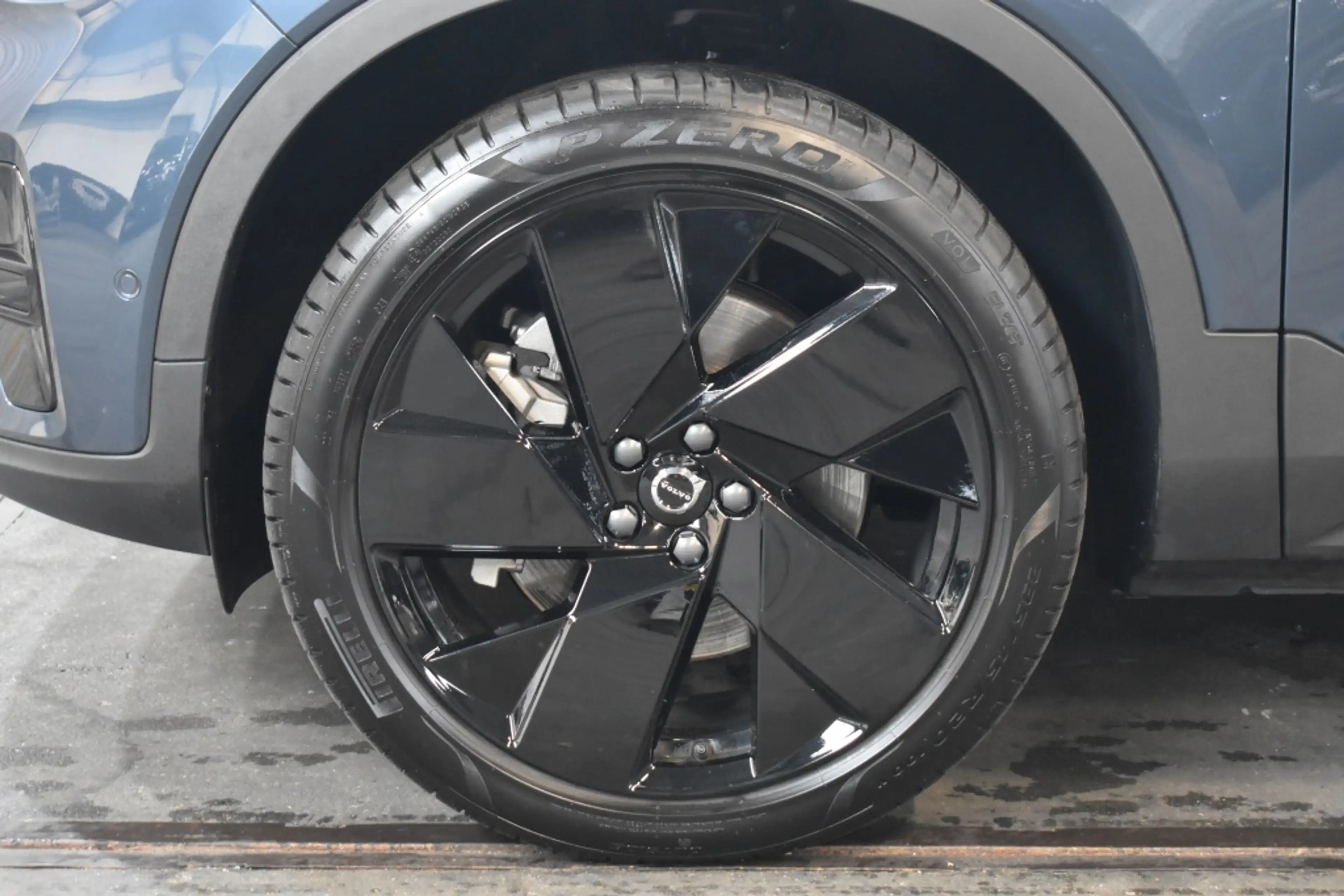 Volvo EX40 Twin 408pk/82kWh Black Edition Ultra Europa | Geti — photo 5