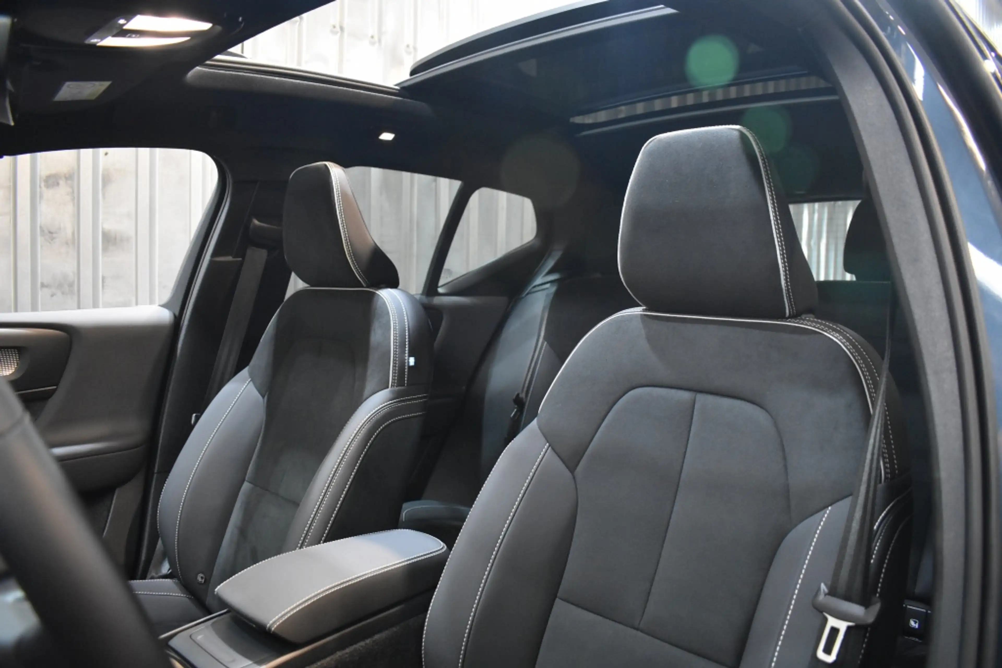 Volvo EX40 Twin 408pk/82kWh Black Edition Ultra Europa | Geti — photo 4