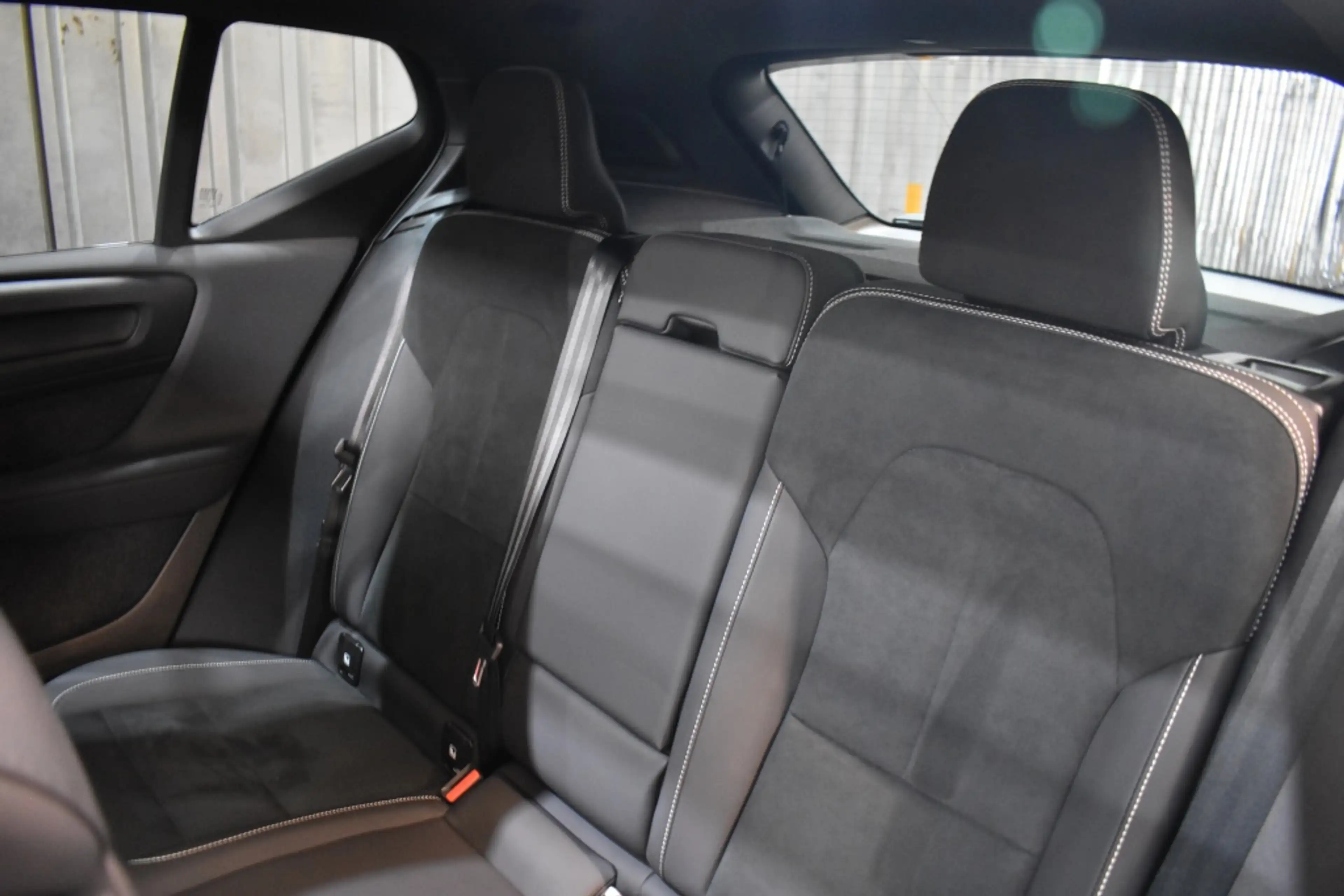 Volvo EX40 Twin 408pk/82kWh Black Edition Ultra Europa | Geti — photo 27