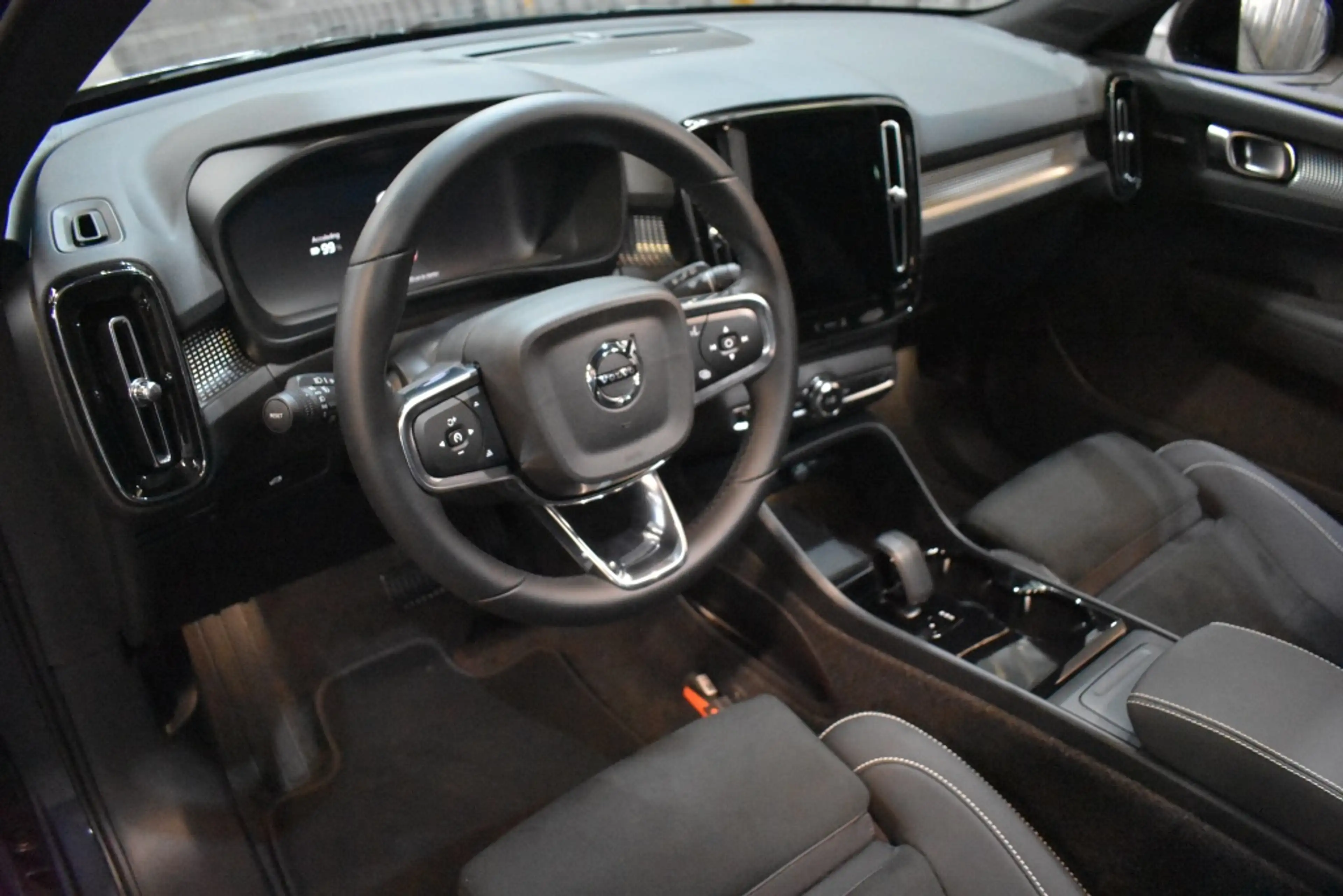 Volvo EX40 Twin 408pk/82kWh Black Edition Ultra Europa | Geti — photo 3