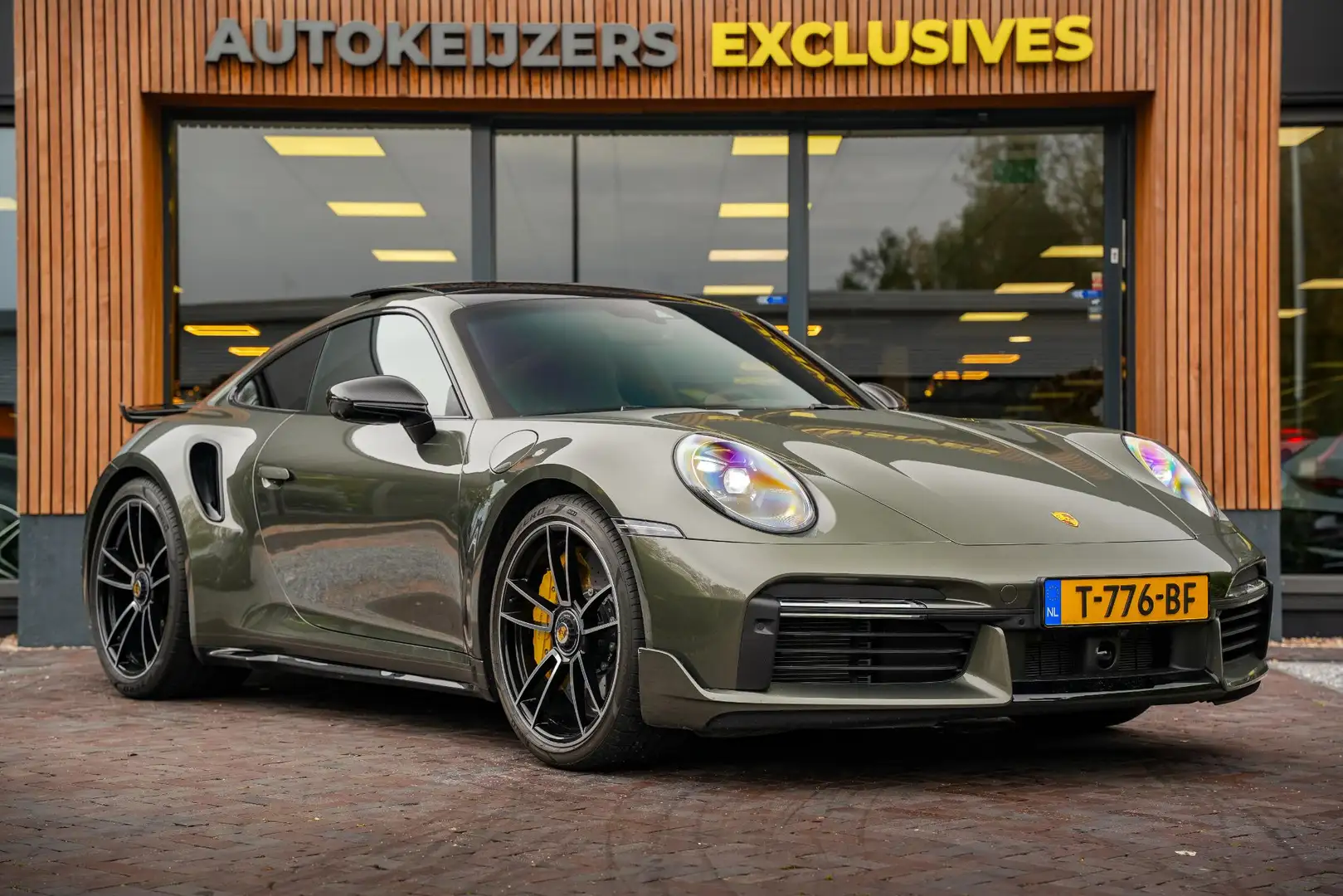 Porsche 992 3.8 Turbo S Aerokit Keramisch Schuifdak Burmester Verde - 1