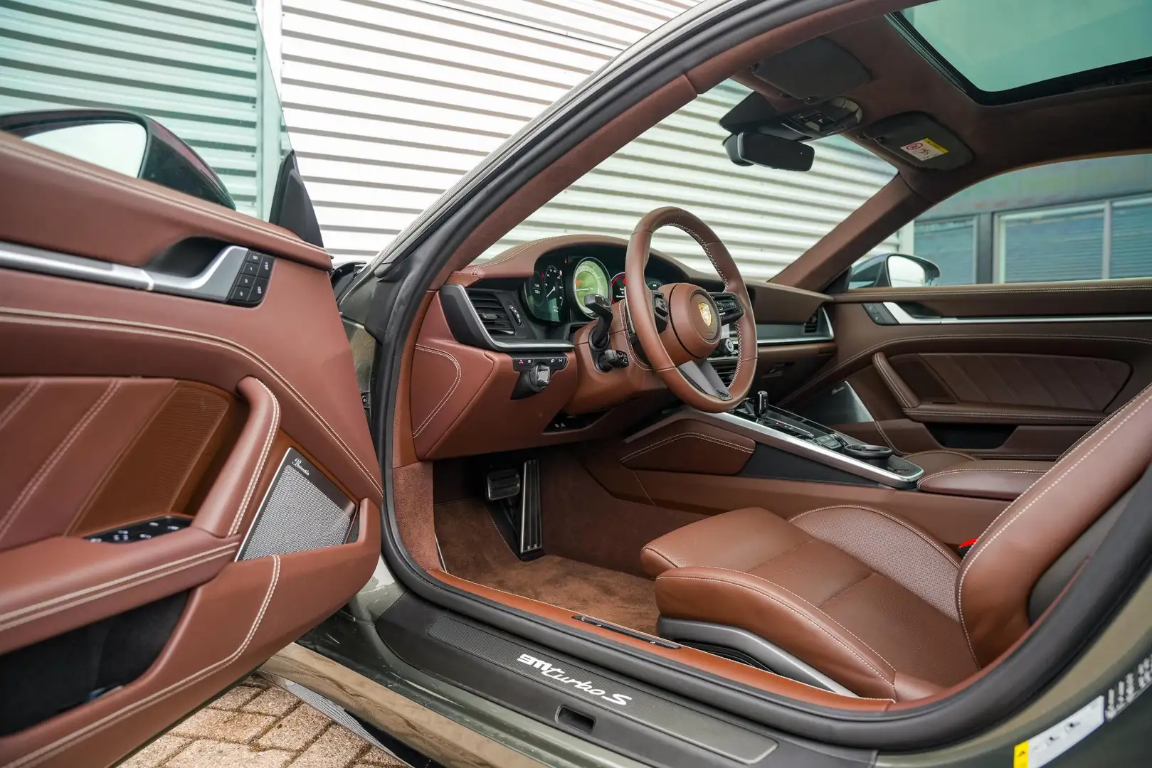 Porsche 992 3.8 Turbo S Aerokit Keramisch Schuifdak Burmester Groen - 2