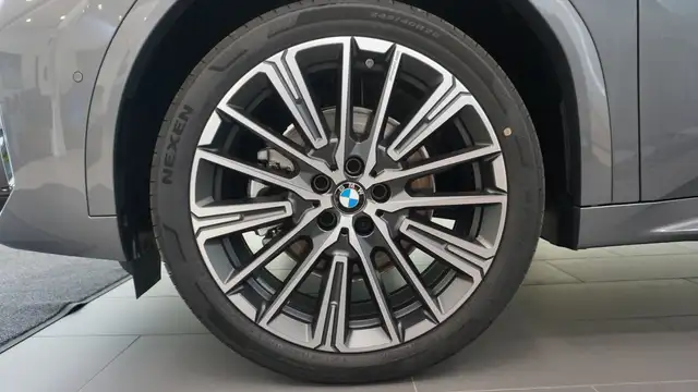 BMW iX2 xDrive30 66,5kWh Ansicht 3