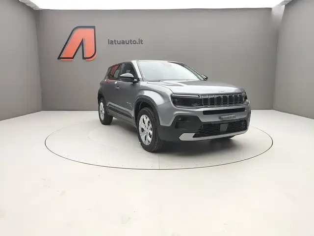 Jeep Avenger view 3